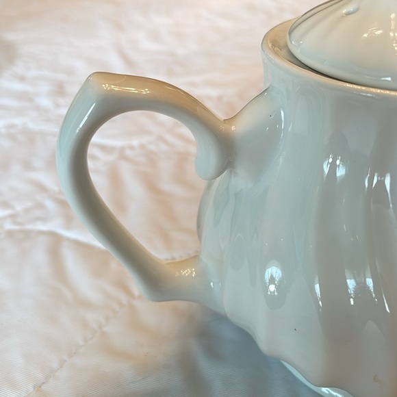 Charming little teapot for one - Picture 10 of 10